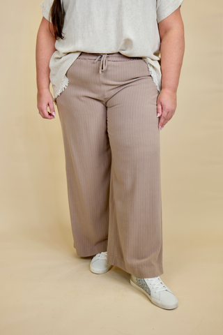 Make My Day Linen Pants in Plus